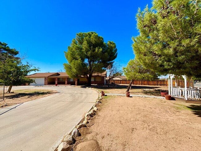 Foto del edificio - 9472 Wasco Ave