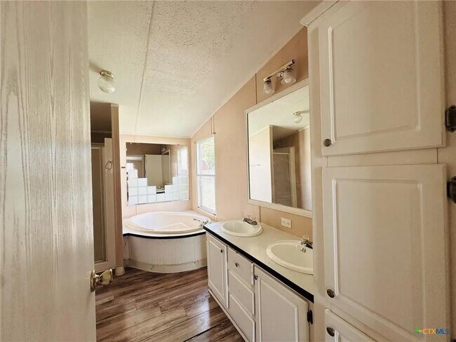 Foto del edificio - 1203 W Main St