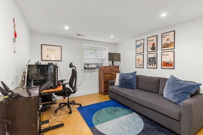 Building Photo - Terrific Trinidad Two-Bed PLUS Den | Pet-f...