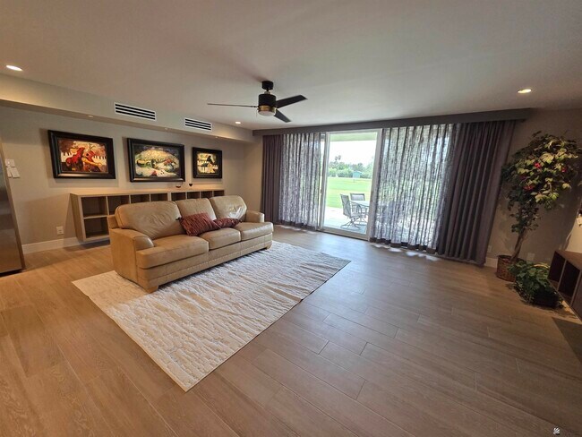 Foto del edificio - 1440 E Laguna Pl