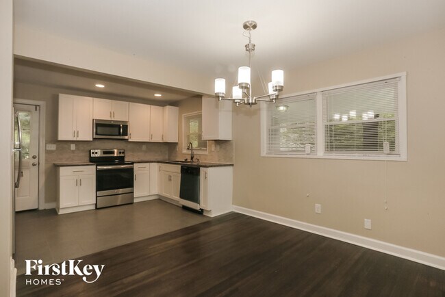 Building Photo - 1855 Shamrock Dr