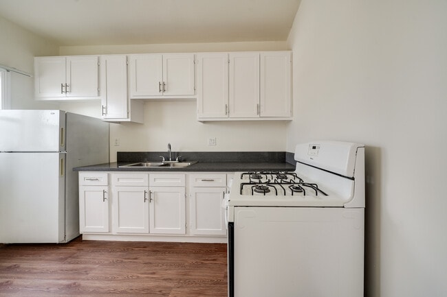 Building Photo - 1056 Normandie Ave