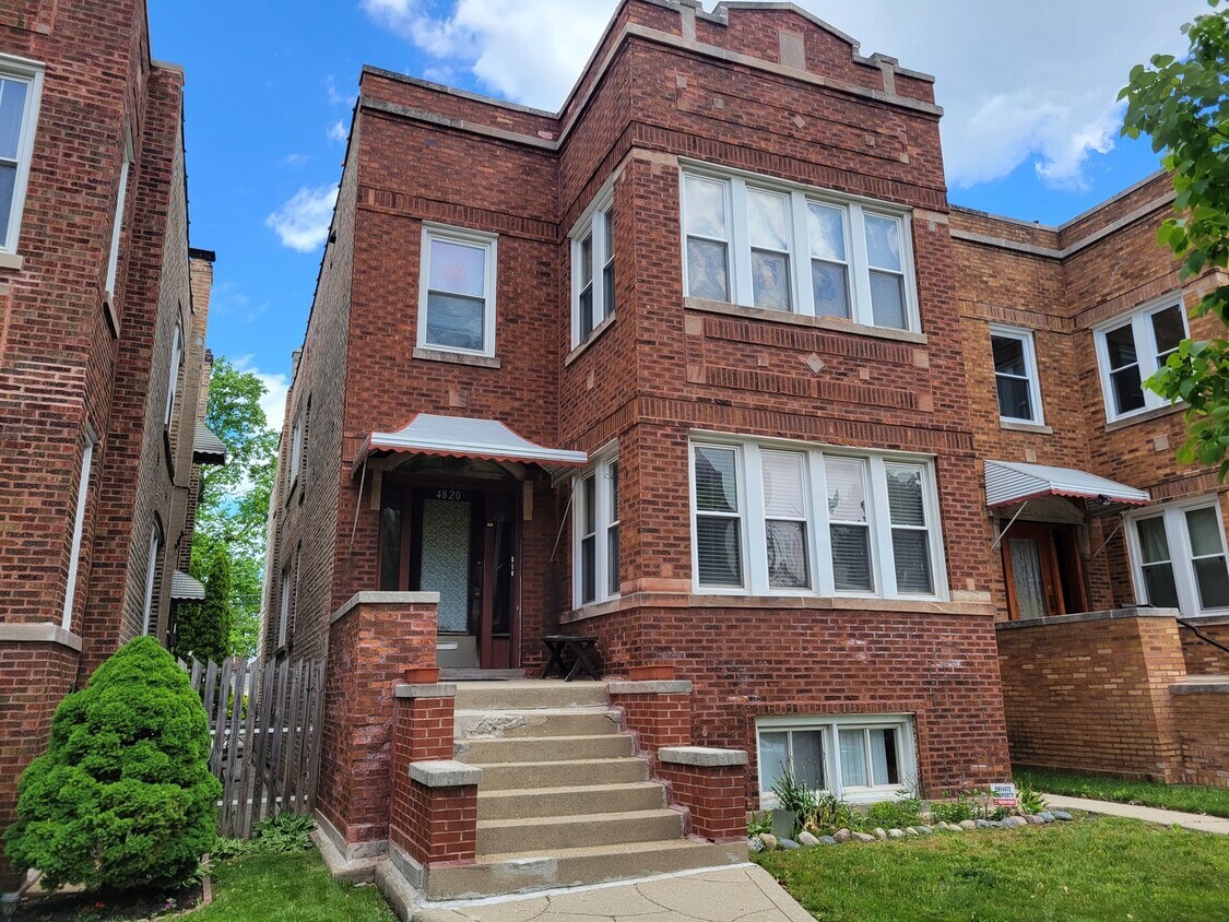 4820 W Roscoe St Unit BSMT, Chicago, IL 60641 Room for Rent in
