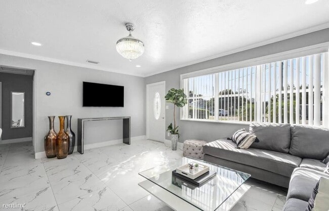 Foto del edificio - 3 br, 1 bath House - 310 Hemlock Rd