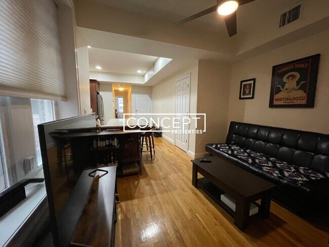 Foto del edificio - 1027 Tremont St