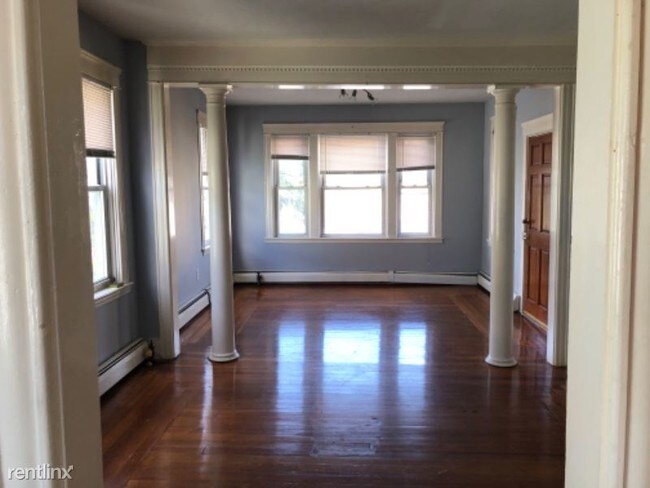 Building Photo - 2 br, 1 bath Apartment - 28 Felix St 3 Unit 3