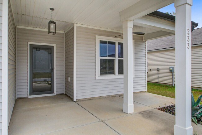 Foto del edificio - Beautiful Four Bedroom Home in Nexton