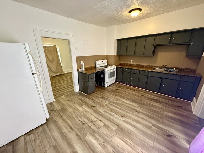 Foto del edificio - 895 Beardsley St