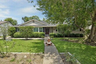 Building Photo - 10303 Greenwillow Dr