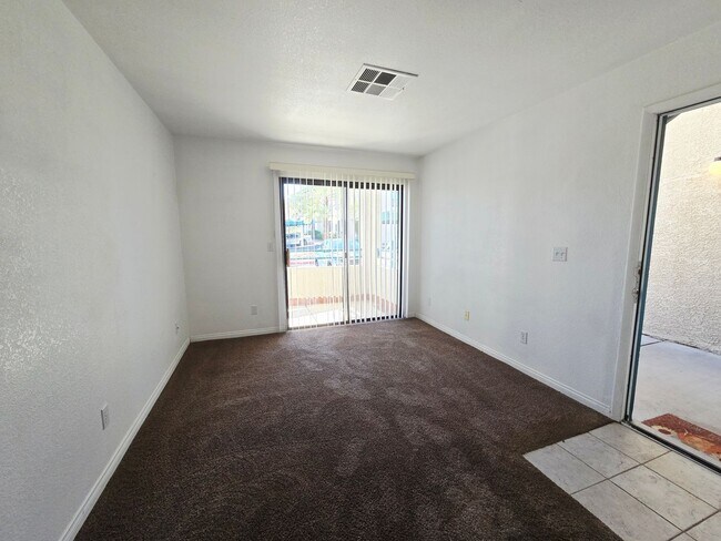 Foto del edificio - BEAUTIFUL  1 BED 1 BATH CONDO MINUTES FROM THE STRIP!
