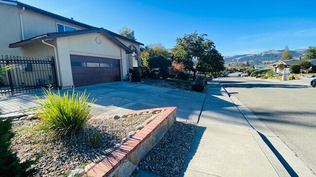 Building Photo - Gorgeous 4BD/2.5BA, Two-Story Home in Casa...