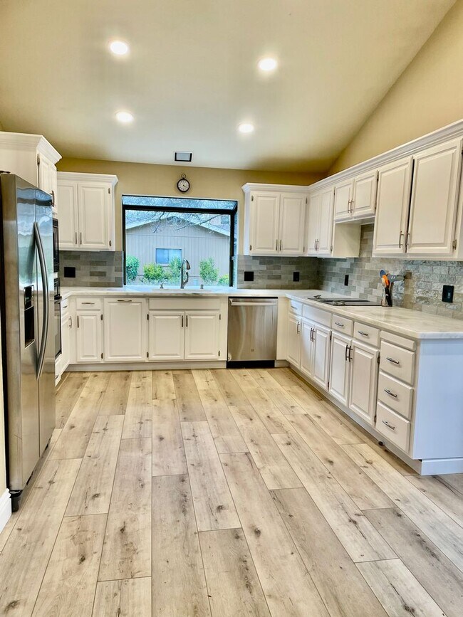 Building Photo - 109 Winding Canyon Ln
