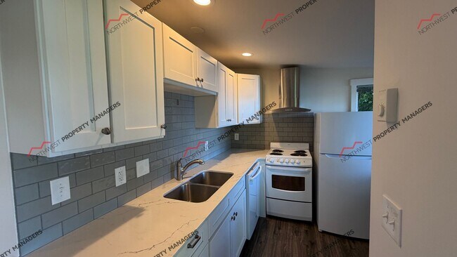 Foto del edificio - 609 68th Ave NE