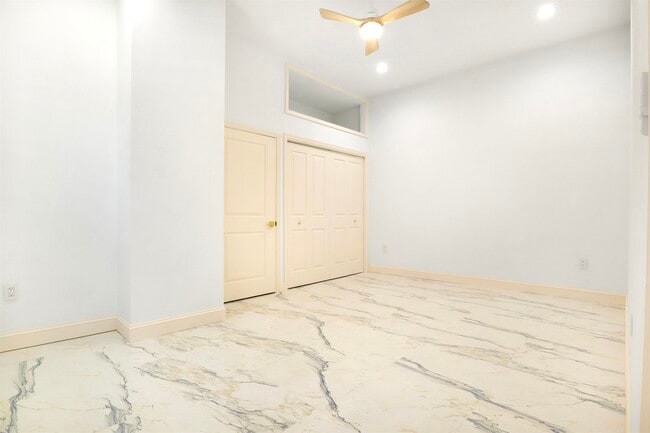 Building Photo - 498 Avenue A