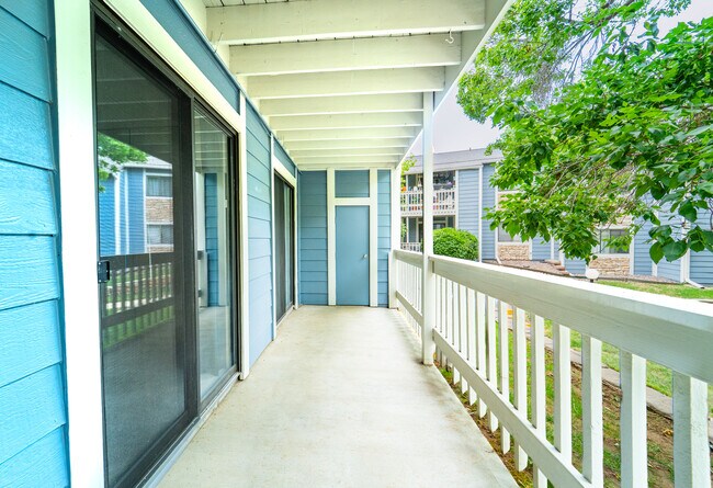 Foto del edificio - 8335 Fairmount Dr