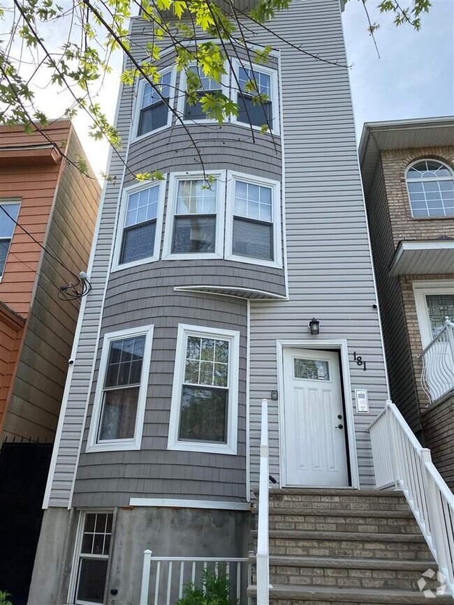 Building Photo - 181 Clerk St