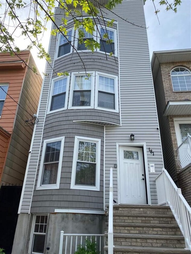 Foto principal - 181 Clerk St