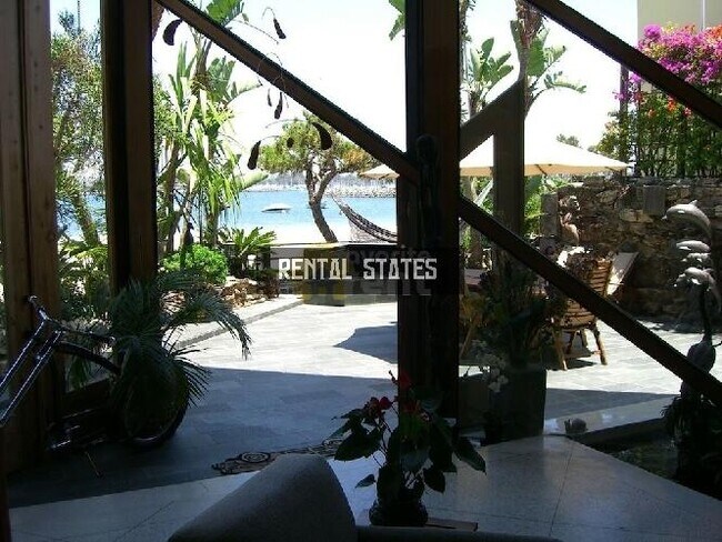 Building Photo - 4 bedroom in San Diego CA 92109