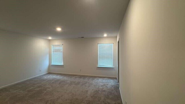 Building Photo - 145 Star Ct