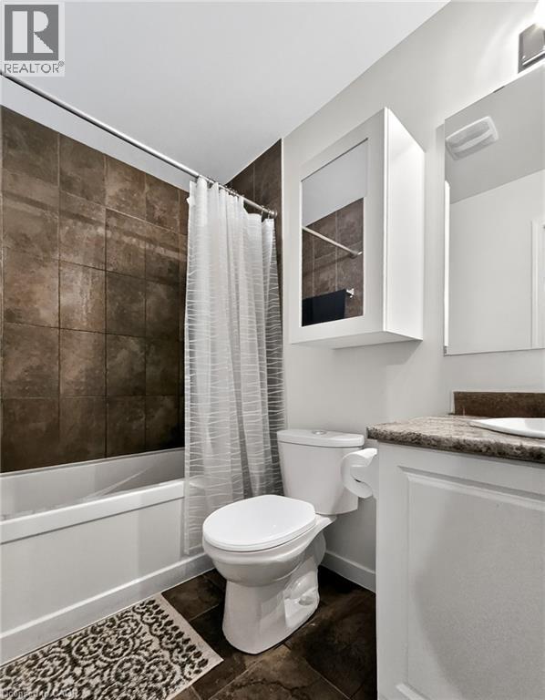 Photo du bâtiment - 135 Hardcastle Dr