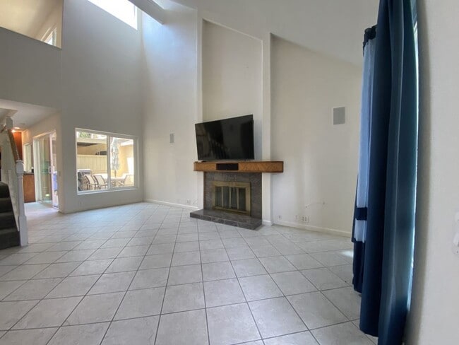 Building Photo - 10618 Caminito Manso