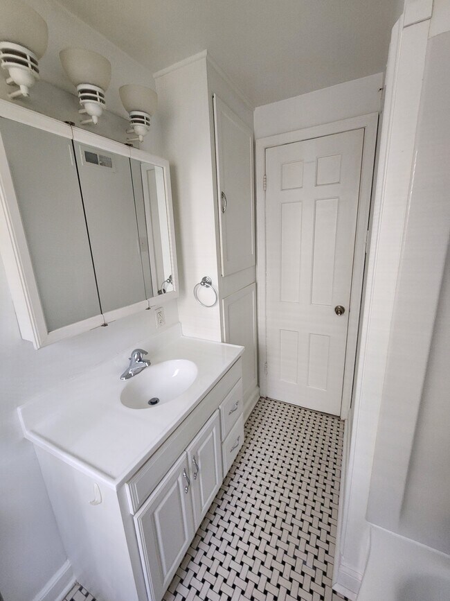 Bathroom - 505 E 28th Ave