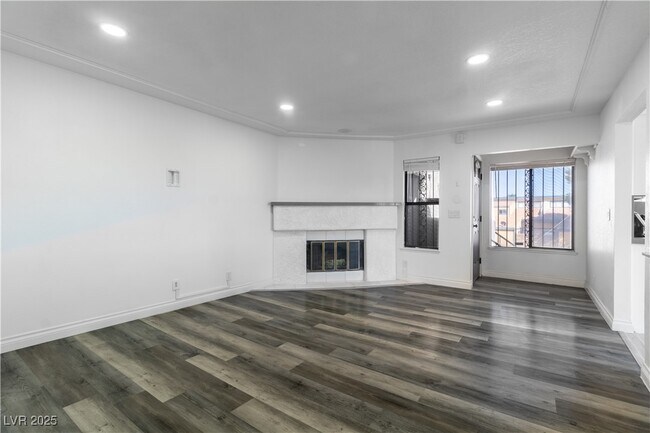 Building Photo - 2200 Venus Ave
