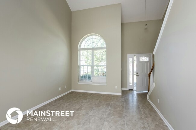 Building Photo - 2120 Highland Park Dr