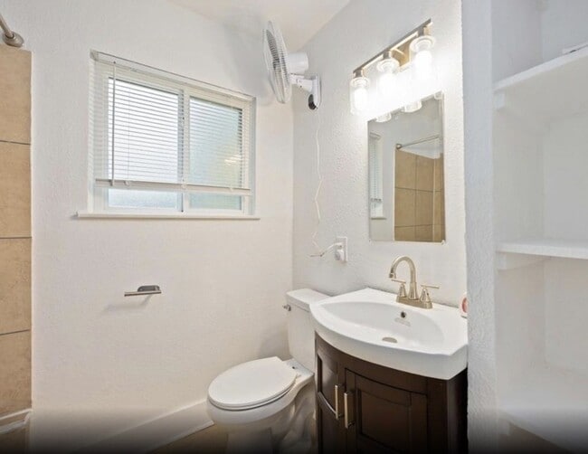 Photo - 6043 Lyndhurst Dr House