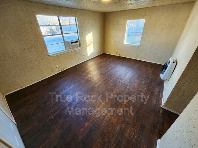 Building Photo - 913 N Highland Ave