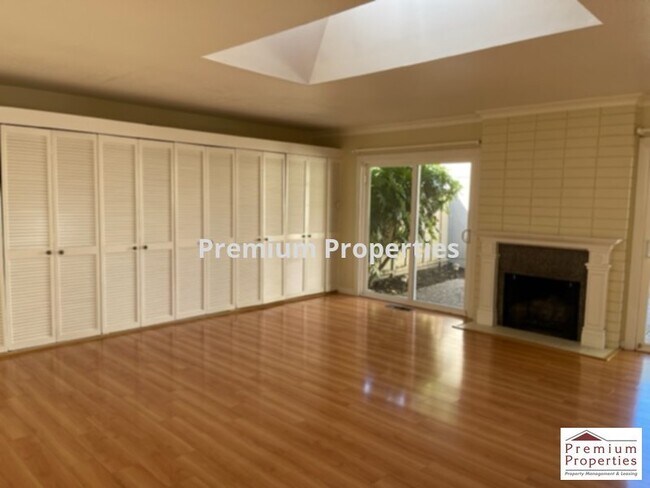 Foto del edificio - 2570 Walnut Blvd