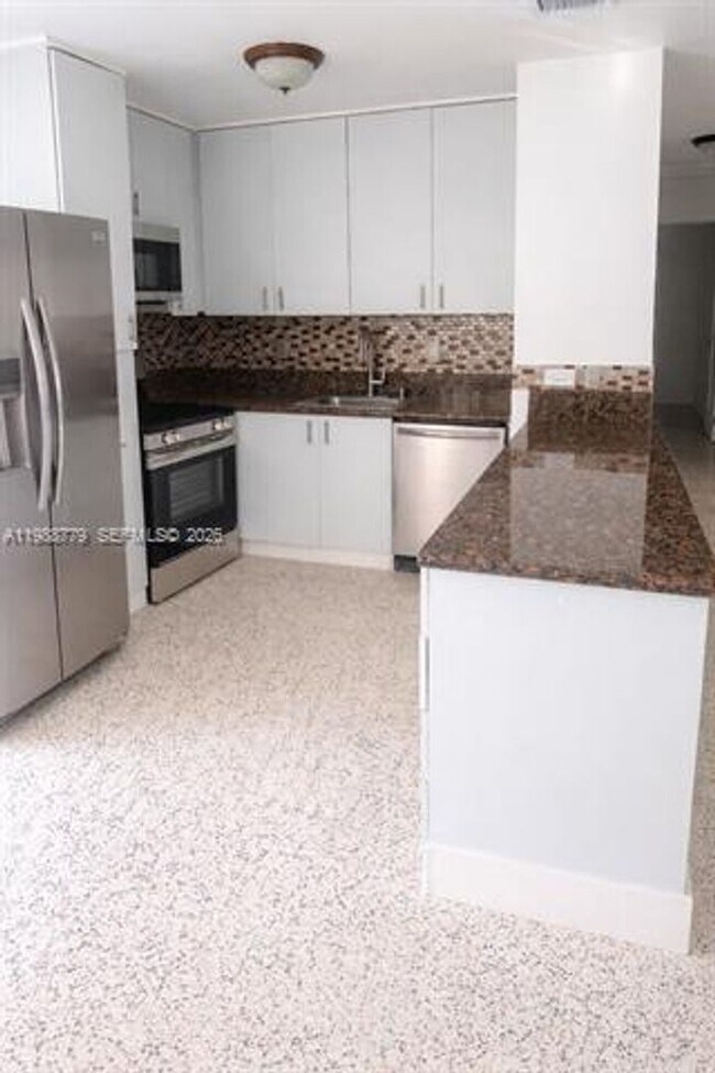Building Photo - 9831 Martinique Dr