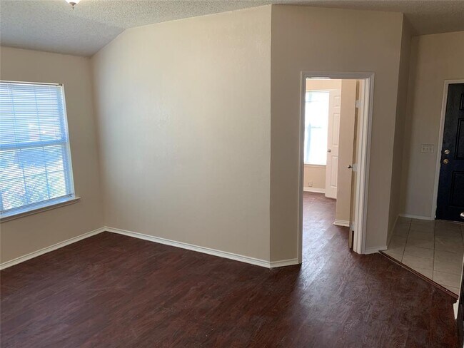 Building Photo - 2520 Tar Heel Dr
