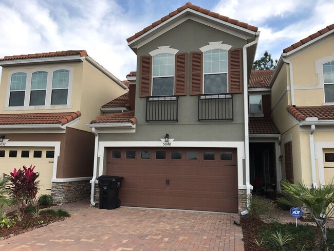 Building Photo - Beautiful townhome