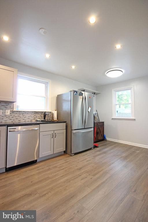Building Photo - 614 Larchmont Ave