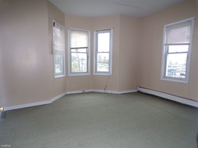 Building Photo - 840 Lancaster Ave