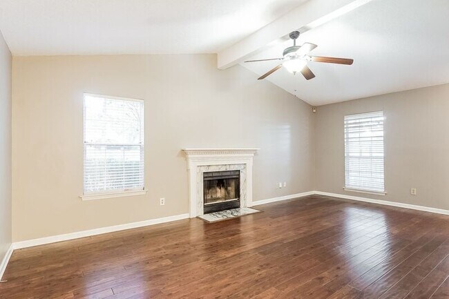 Foto del edificio - 2800 St Patrick Pl N