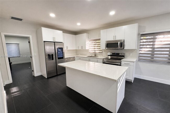 Foto del edificio - 68 NW 47th St
