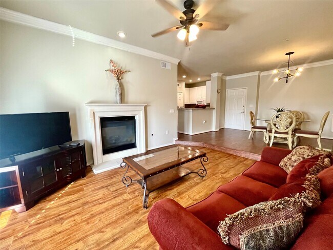 Foto del edificio - 2400 McCue Rd