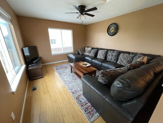 Building Photo - SPACIOUS TRI LEVEL HOME IN MONUMENT WITH MOUNTAIN VIEWS & WALKING DISTANCE TO DOWNTOWN MONUMENT!!!