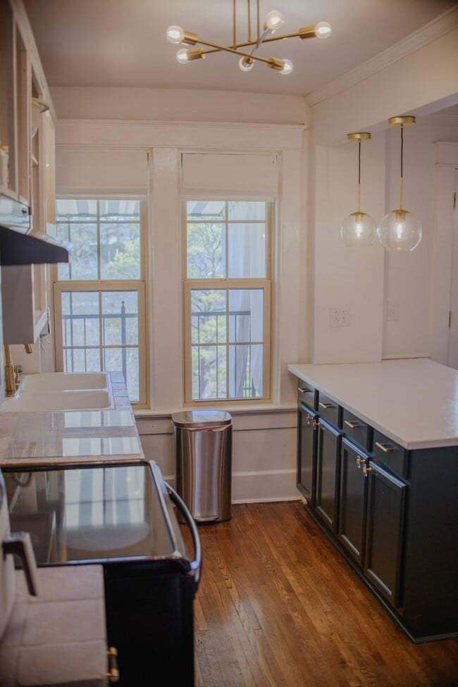 Building Photo - Charming 2 Bedroom Condo in Highland Park