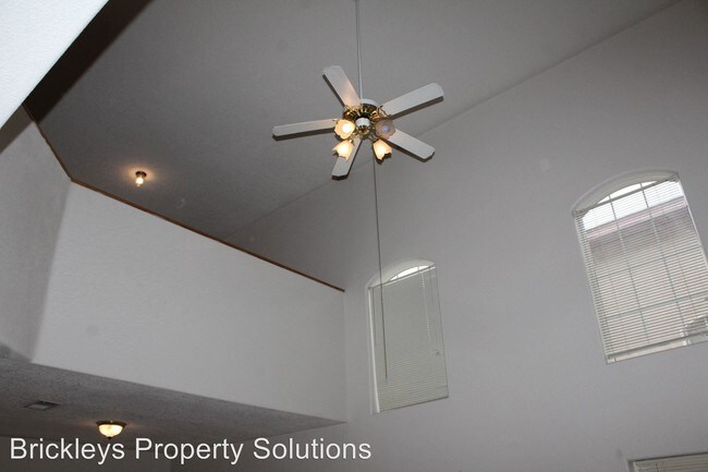 Foto del edificio - 3 br, 3 bath House - 7436 Peregrine Rd NE