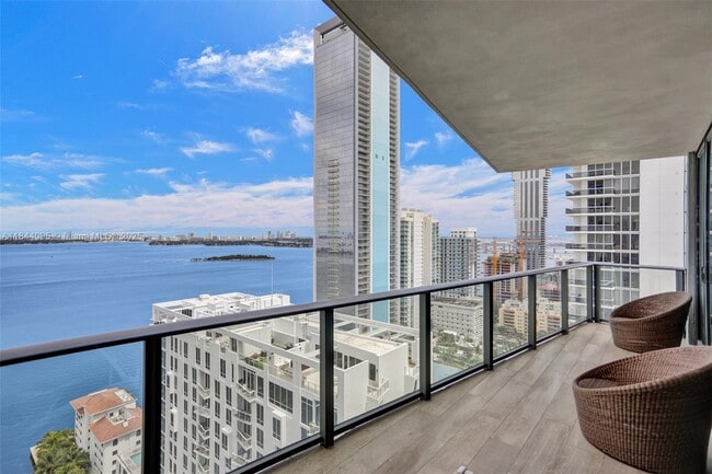 Foto del edificio - 460 NE 28th St
