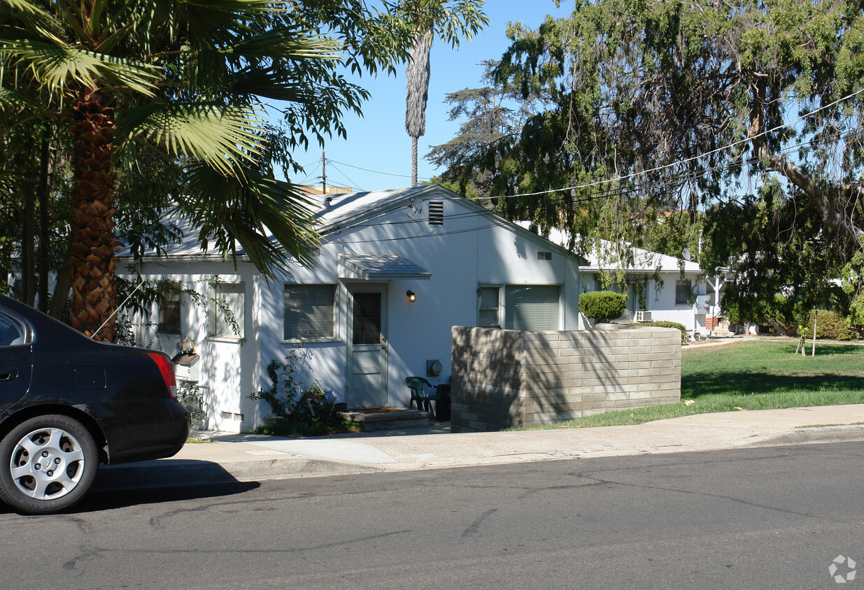 Foto del edificio - 8704-8722 Lemon Ave