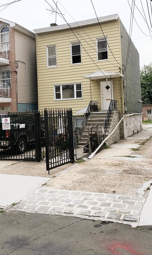 Primary Photo - 11 Orchard St