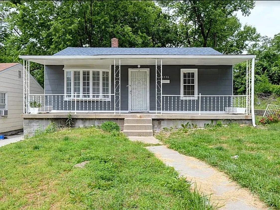 Primary Photo - Updated 2 Bedroom Home – BLUE DISTRICT
