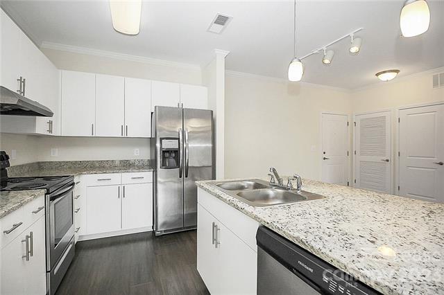 Foto del edificio - 9114 McDowell Creek Ct