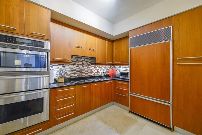 Building Photo - 3101 S Ocean Dr