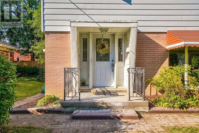 Building Photo - 63 Rossburn Dr