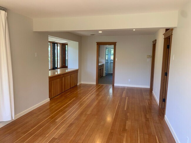 Foto del edificio - Stunning 2 Bedroom, 1 Bath Craftsman Front...